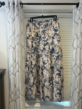 C&C California Navy and Cream Leaf-Print Tiered Maxi Skirt med